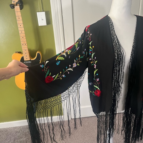 Embroidered Silk Shawl - Picture 4 of 6